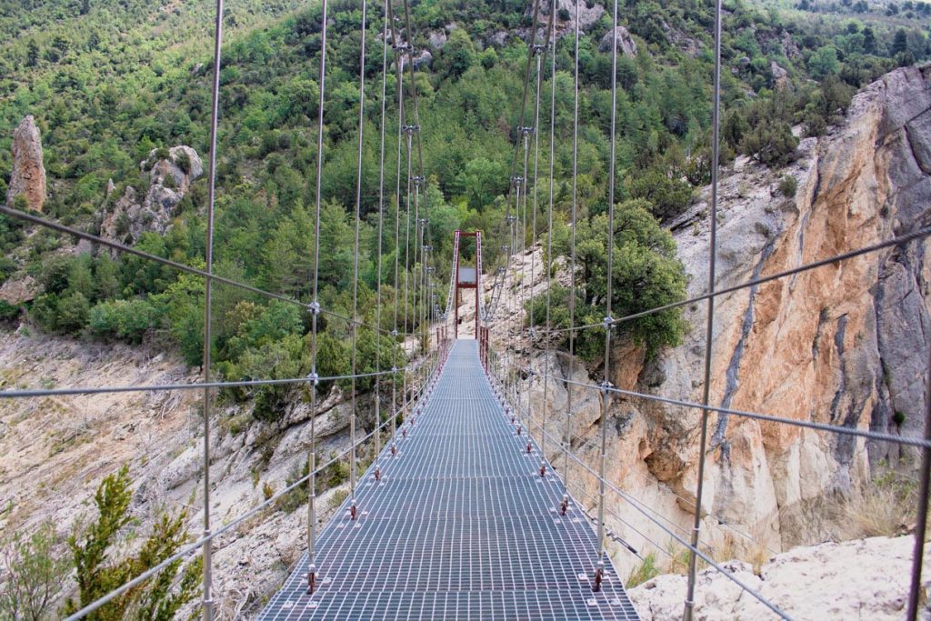 El puente colgante que hay en el congosto de Montrebei