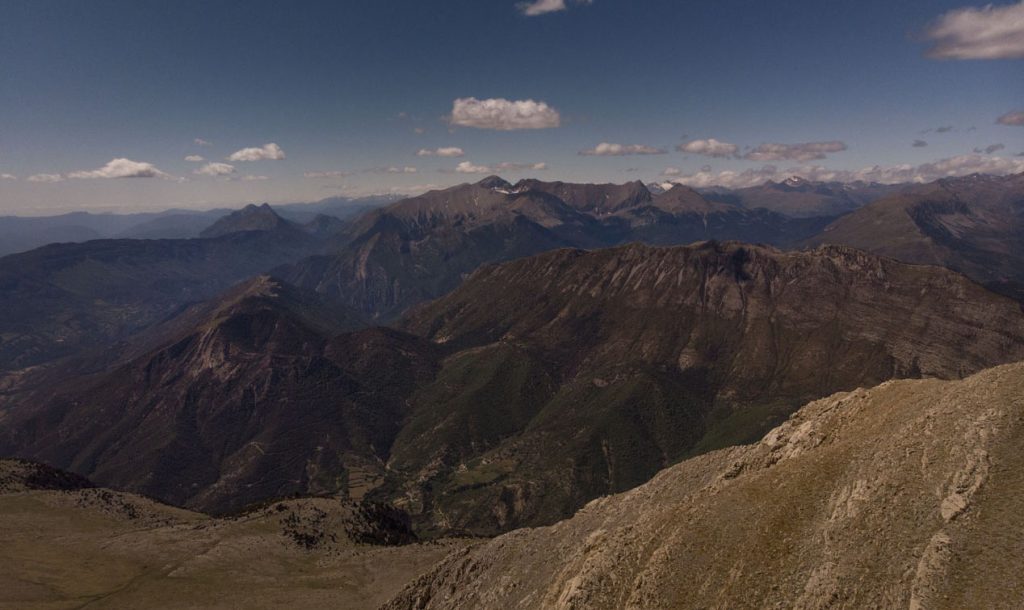 From El Turbón you have great views to other mountains of the Pyrenees and near Ainsa.
